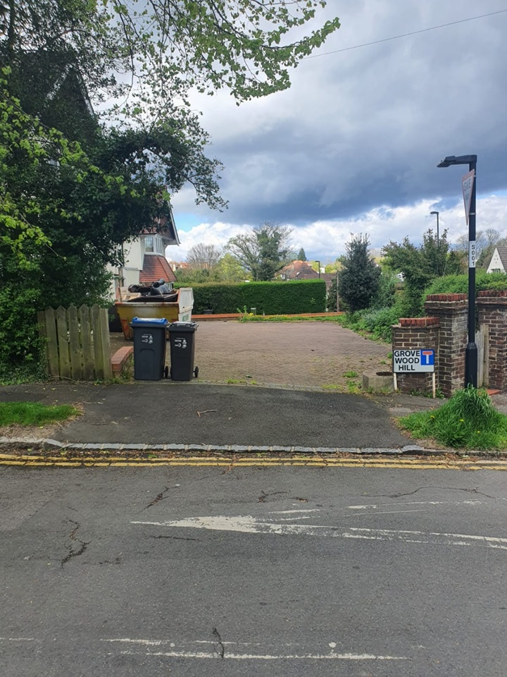 Coulsdon Room in a Shared House, Woodcote Grove Road, CR5 To Rent Now for £800.00 p/m