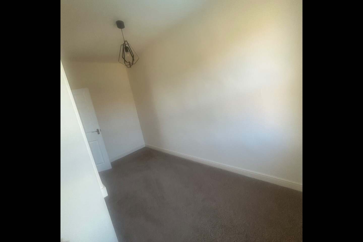 2 Bed Terraced House, Scott St, LS28 photo 2