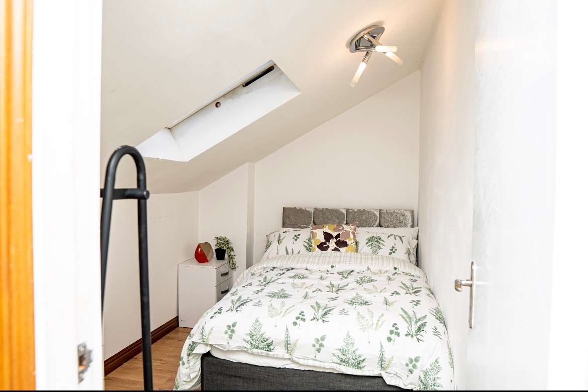 London 2 Bed Flat, Haydons Road, SW19 To Rent Now for £2,200.00 p/m