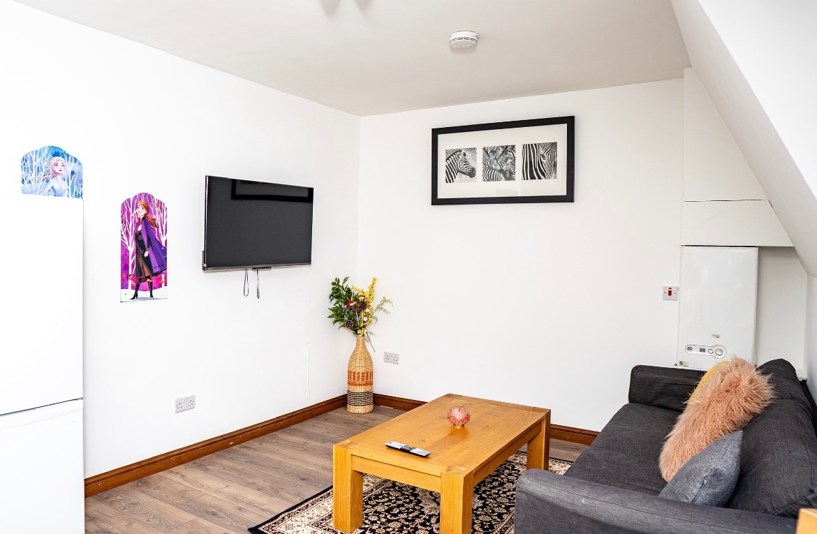 London 2 Bed Flat, Haydons Road, SW19 To Rent Now for £2,200.00 p/m