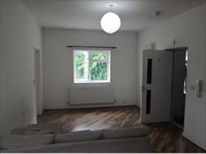 2 Bed Flat, Bath Street, CV21