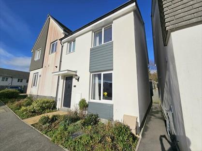 3 Bed Semi-Detached House, Govetts Field, PL15