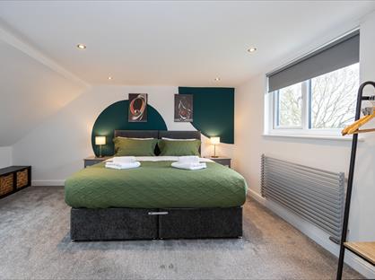 3 Bed Semi-Detached House, West Avenue, SK8