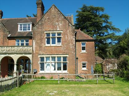 1 Bed Flat, Bushy Hill, GU32