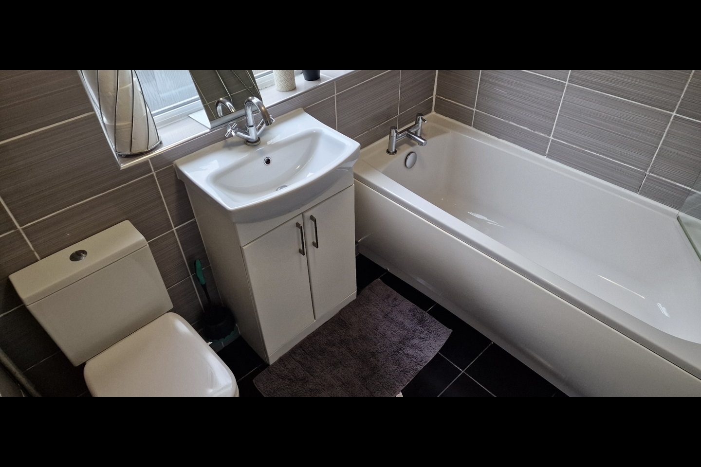 Chatham Kent 3 Bed Terraced House, Dale Street Chatham, ME4 To Rent