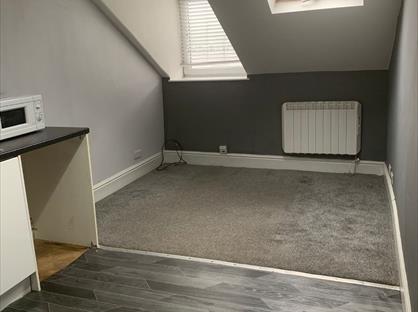 2 Bed Flat, Market Street, SK17