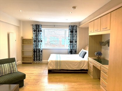 Studio Flat, Phoenix House, WC2H