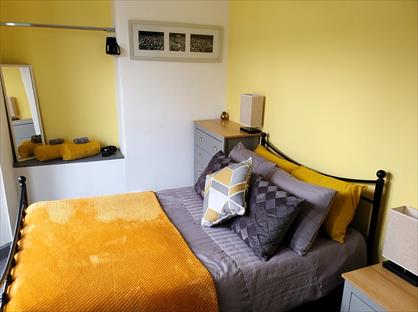 Room in a Shared House, Dial Street, L7