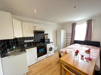 Studio Flat, Penywern Road, SW5