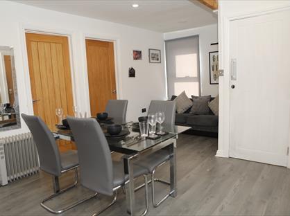 2 Bed Flat, Broadway, CF24