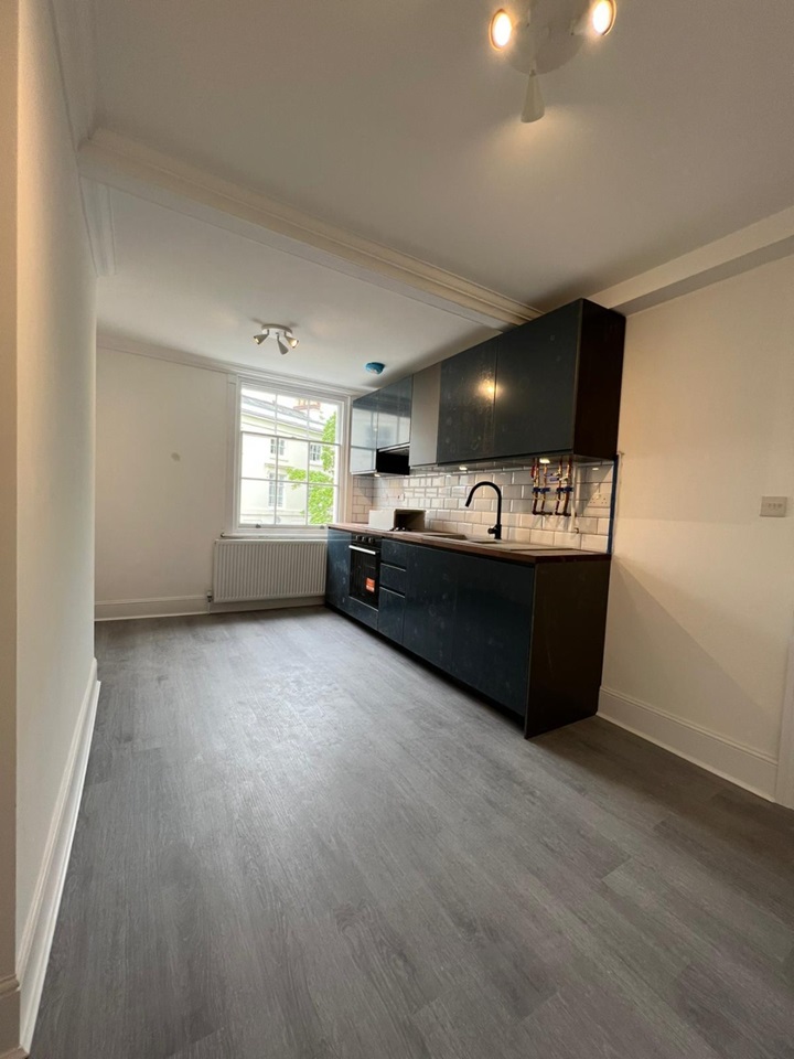 1 Bed Flat, Carlton Crescent, SO15 photo 2