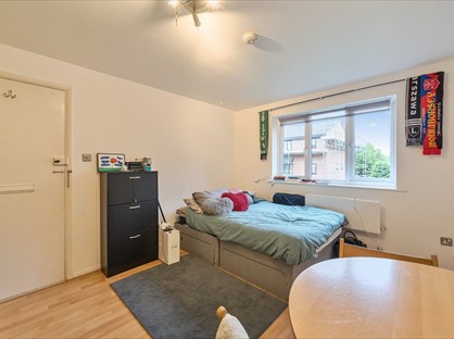 Studio Flat, King Georges Avenue, WD18