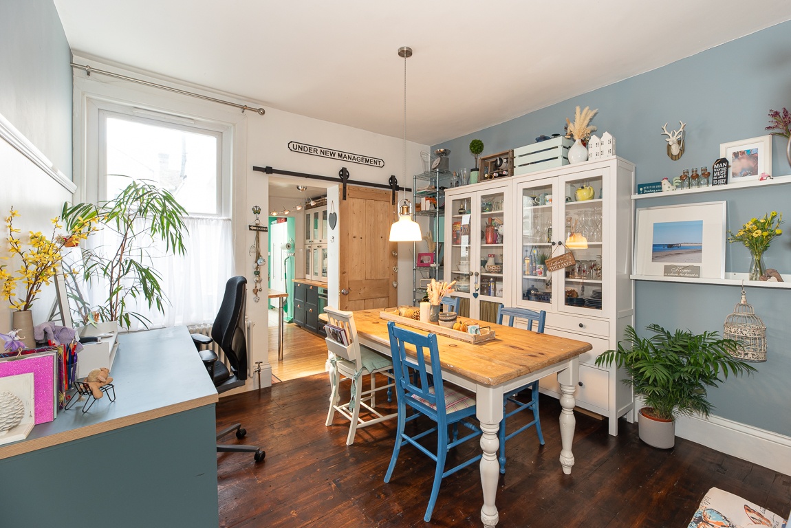 Mitcham 2 Bed Terraced House, Ashtree Avenue, CR4 To Rent Now for £