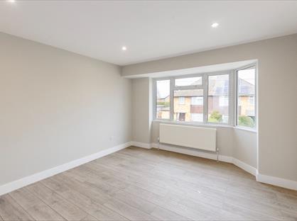 Studio Flat, Meadow Way, KT15