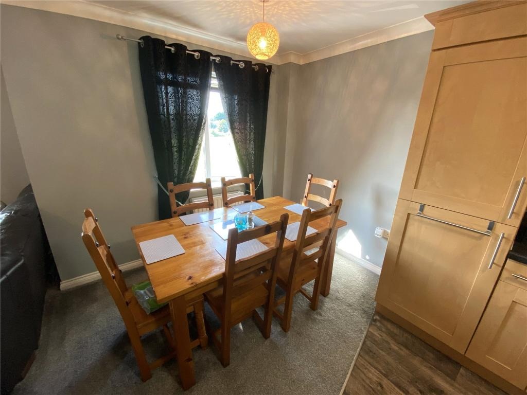 Farnworth, Bolton 2 Bed Flat, Pear Tree Place, BL4 To Rent Now for