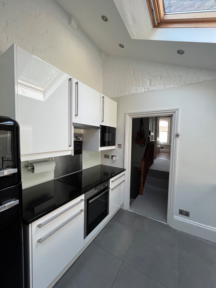 London 1 Bed Flat, Lockhart Street, E3 To Rent Now for £1,800.00 p/m