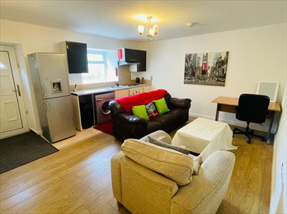 1 Bed Flat, Manchester Road, HD4