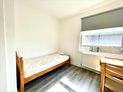 Studio Flat, Warwick Rd, SW5