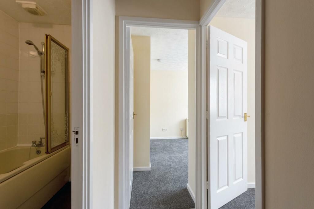 Bexleyheath 1 Bed Flat, Bexleyheath, DA6 To Rent Now for £1,200.00 p/m