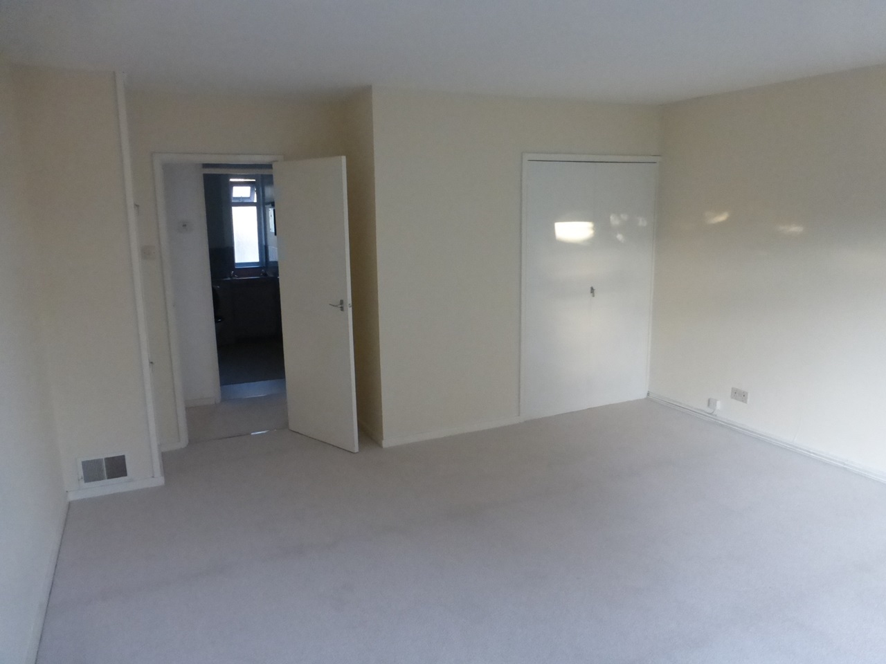 Sutton 2 Bed Flat, Redruth House, SM2 To Rent Now for £1,600.00 p/m