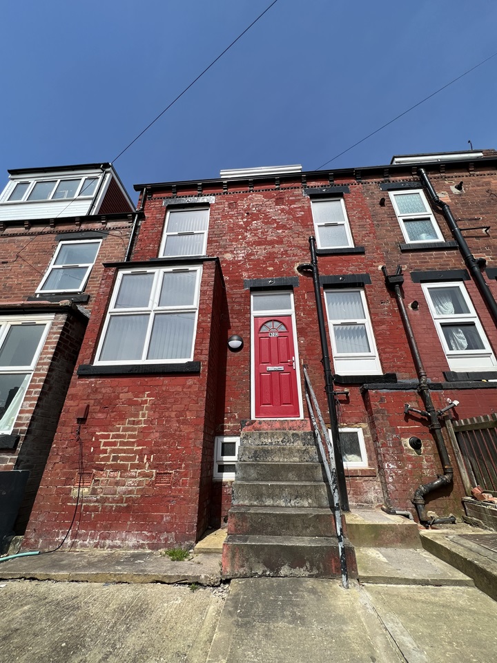 Leeds 2 Bed Terraced House, Conway Grove, LS8 To Rent Now for £925.
