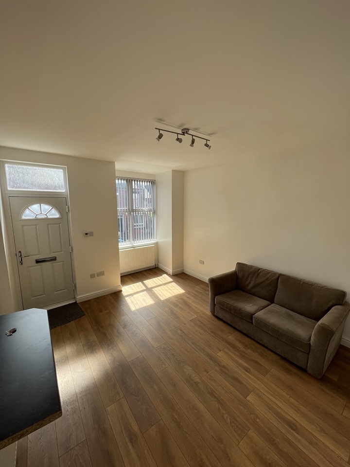 Leeds 2 Bed Terraced House, Conway Grove, LS8 To Rent Now for £900.