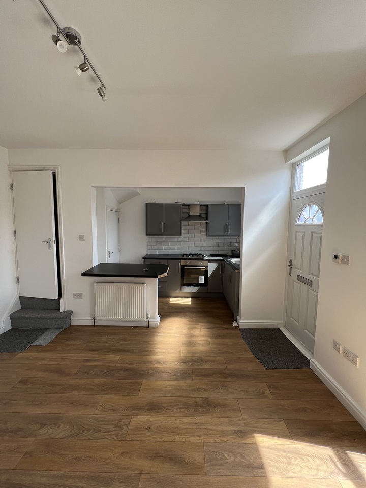 Leeds 2 Bed Terraced House, Conway Grove, LS8 To Rent Now for £925.