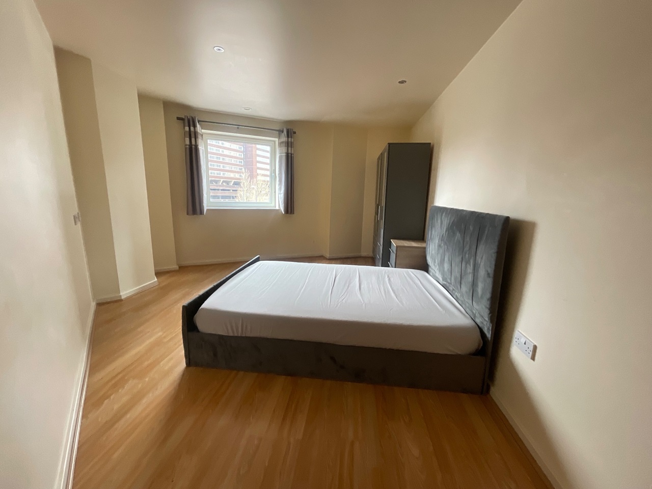 Birmingham 2 Bed Flat, Masshouse Plaza, B5 To Rent Now for £1,350.
