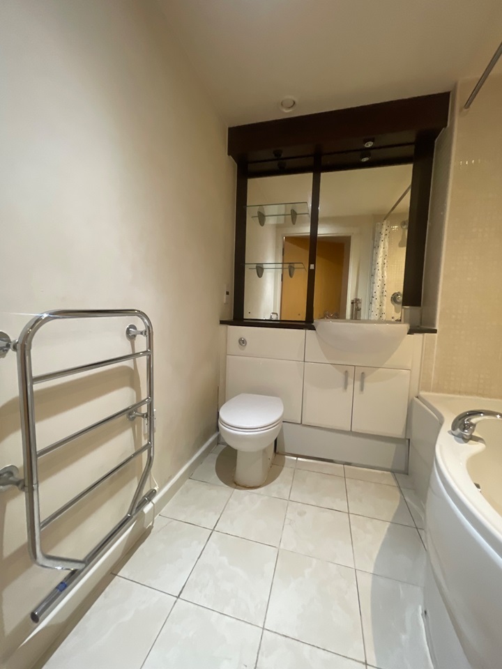 Birmingham 2 Bed Flat, Masshouse Plaza, B5 To Rent Now for £1,350.