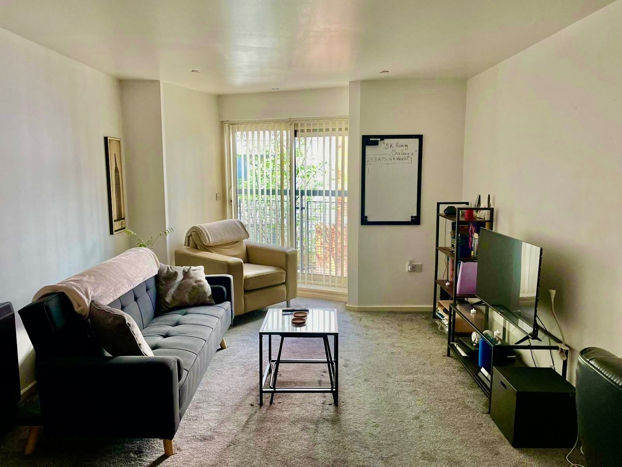 1 Bed Flat, The Citadel, M4 photo 2