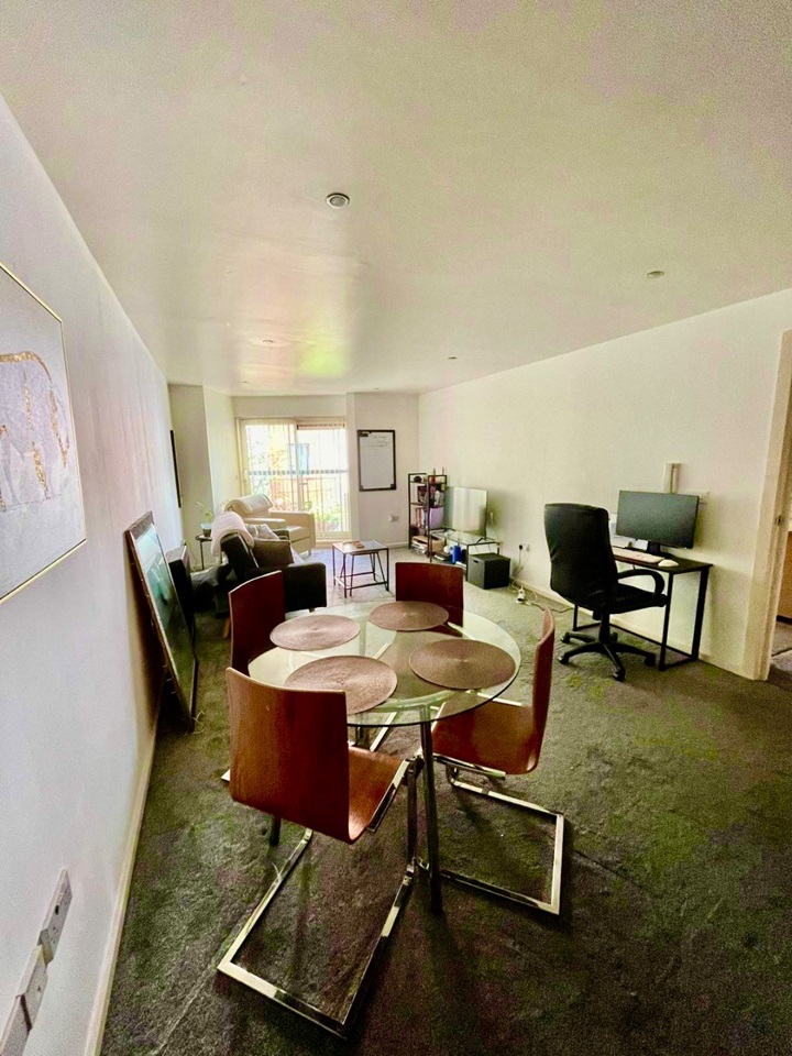 1 Bed Flat, The Citadel, M4 photo 3
