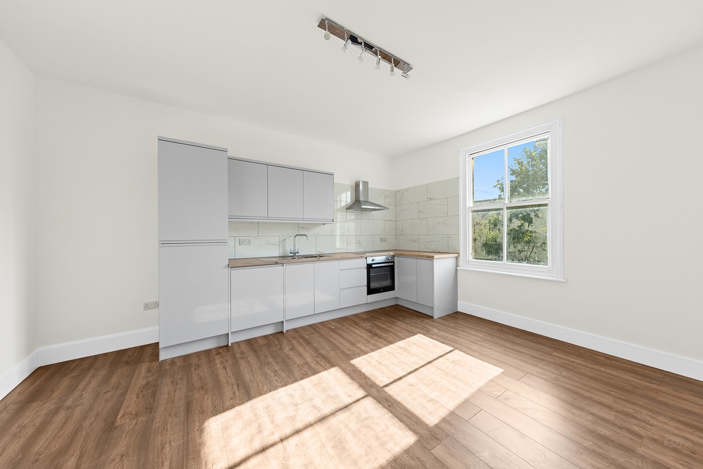 Peterborough 2 Bed Flat, Aldermans Drive, PE3 To Rent Now for £895.00 p/m