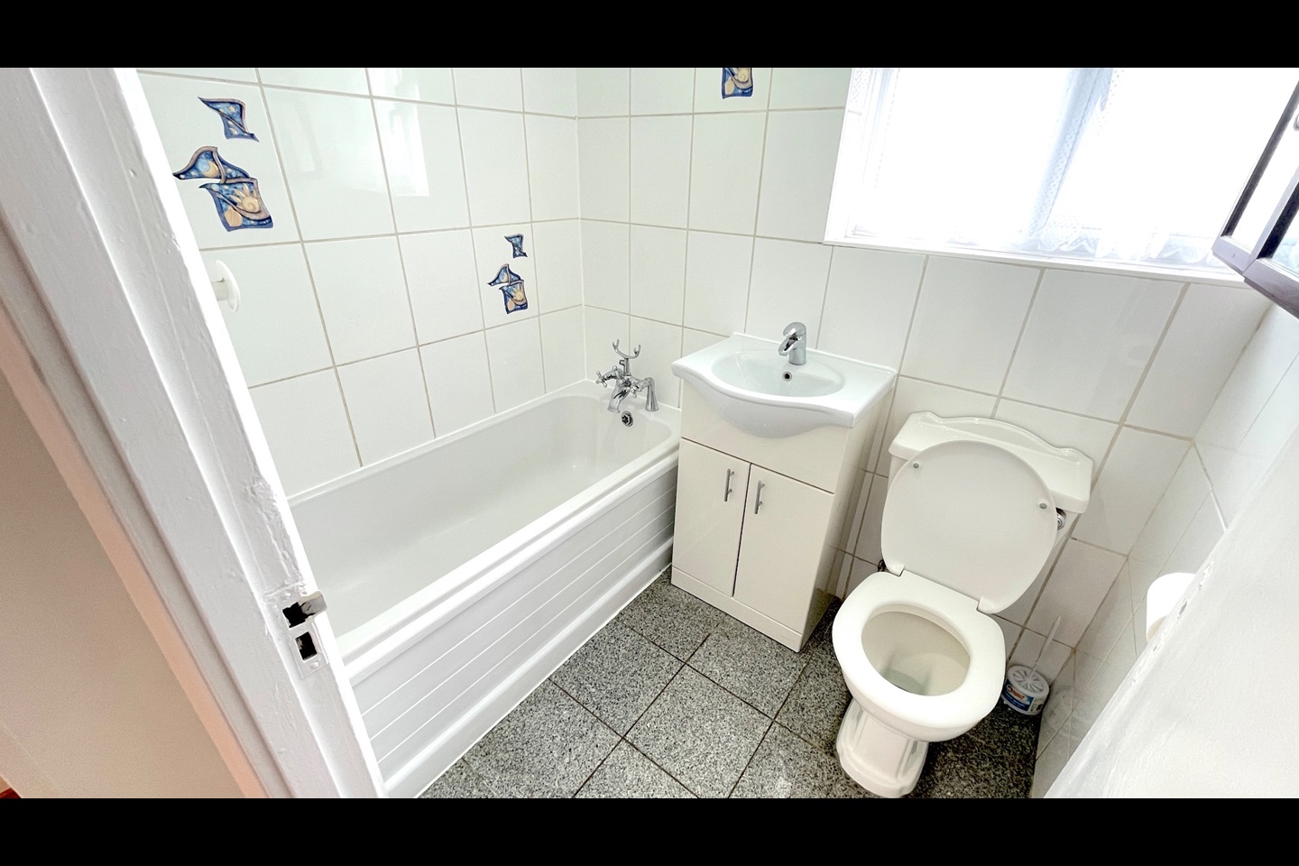 Feltham 3 Bed Terraced House, Avenue, TW14 To Rent Now for £