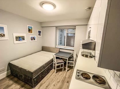 Bedsit, Sussex Gardens, W2