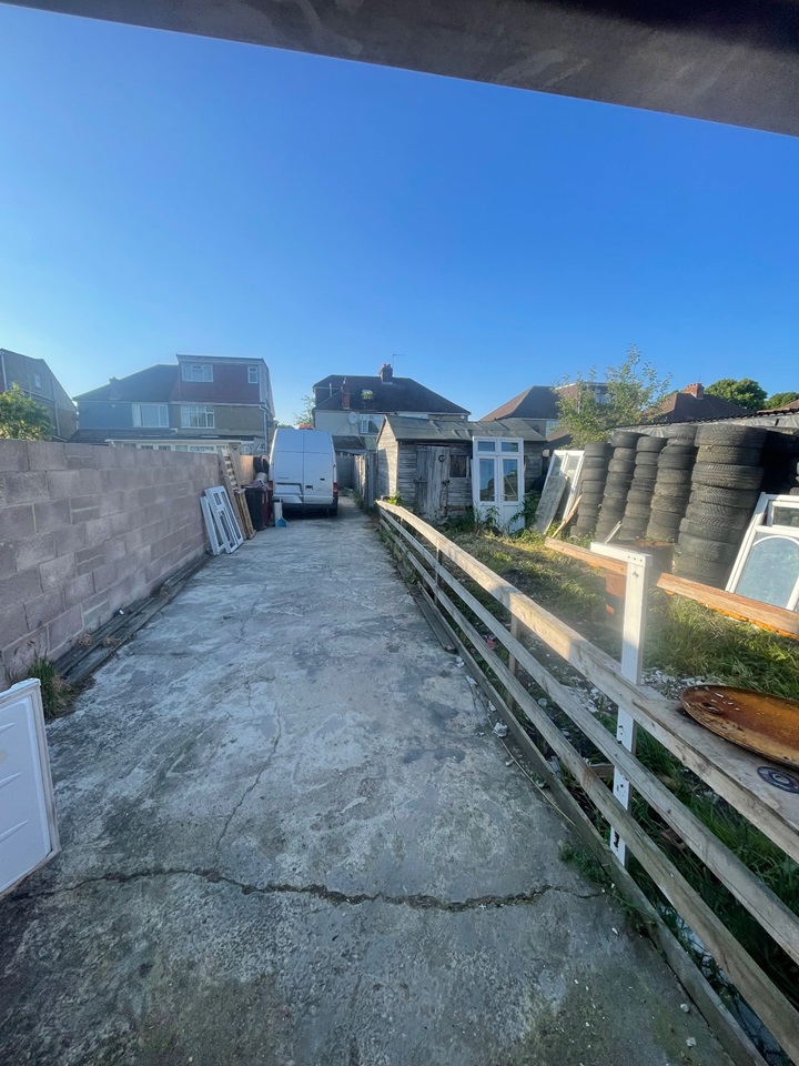 Slough 2 Bed Bungalow, Shaggy Calf Lane, SL2 To Rent Now for £1,600