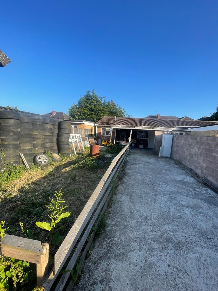 Slough 2 Bed Bungalow, Shaggy Calf Lane, SL2 To Rent Now for £1,600