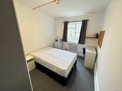 Room in a Shared House, Demesne Road, M16