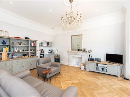 2 Bed Flat, Richmond Road, TW1