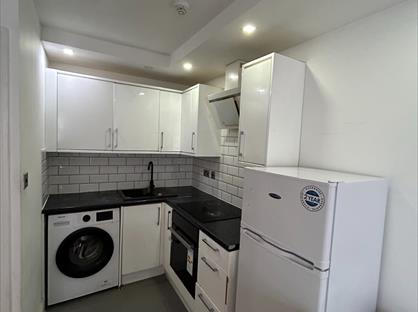 1 Bed Flat, London Road, RH1