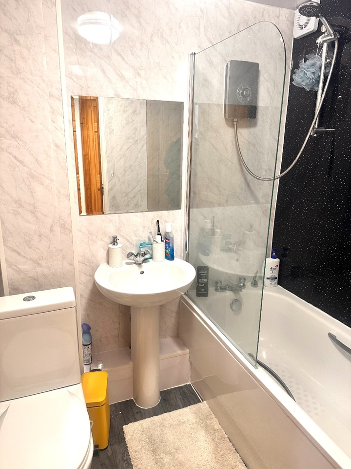 Watford 2 Bed Flat, House, WD18 To Rent Now for £1,495.00 p/m