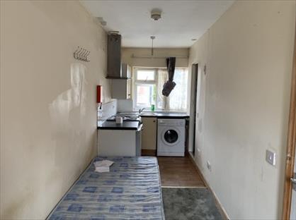 Studio Flat, Solway Road South, LU3