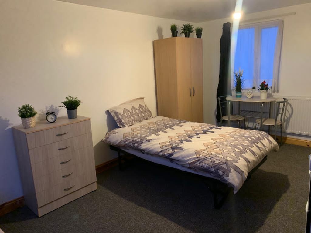 London Studio Flat, Hornsey Park Road, N8 To Rent Now for £999.00 p/m