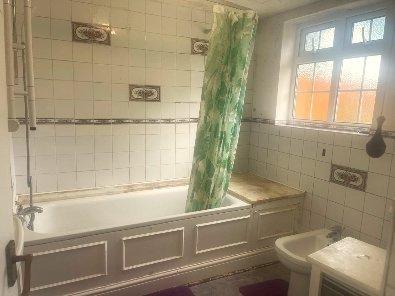 Ruislip 4 Bed Bungalow, Mahlon Avenue, HA4 To Rent Now for £3,250.