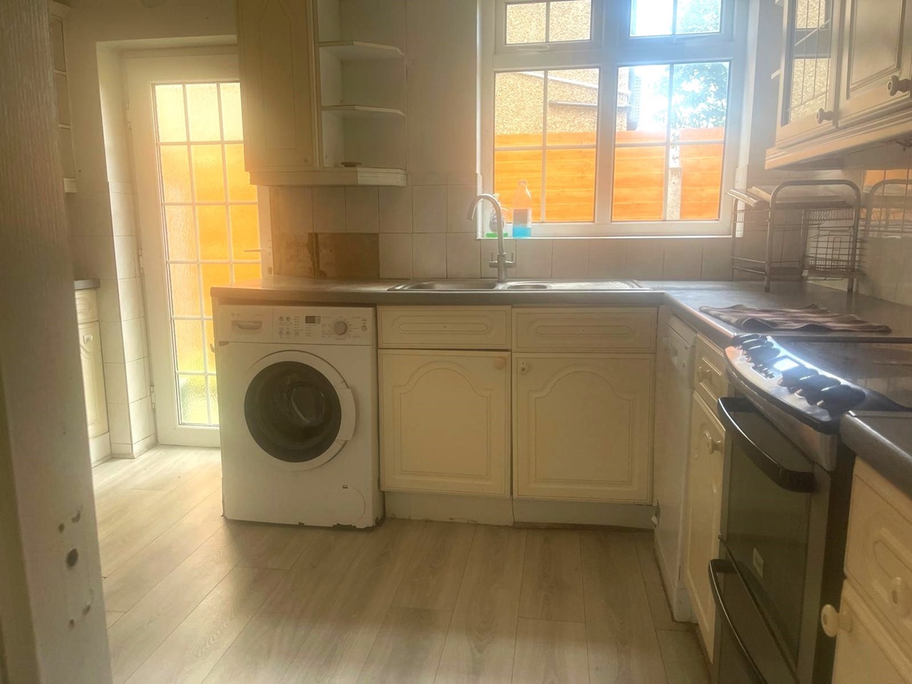 Ruislip 4 Bed Bungalow, Mahlon Avenue, HA4 To Rent Now for £3,250.