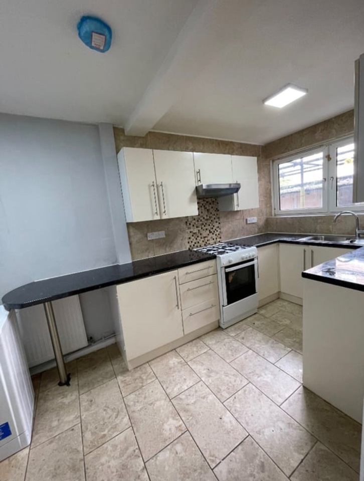 London 3 Bed Eastbourne Road, E6 To Rent Now for £2,200