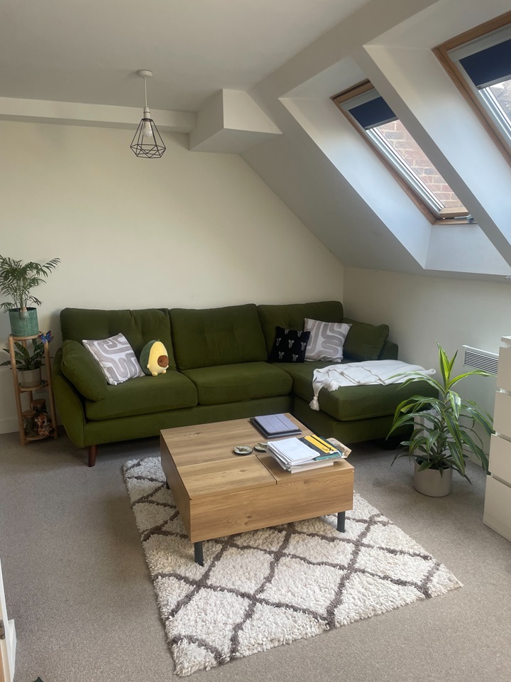 Tonbridge Studio Flat, The Bank House, TN9 To Rent Now for £700.00 p/m