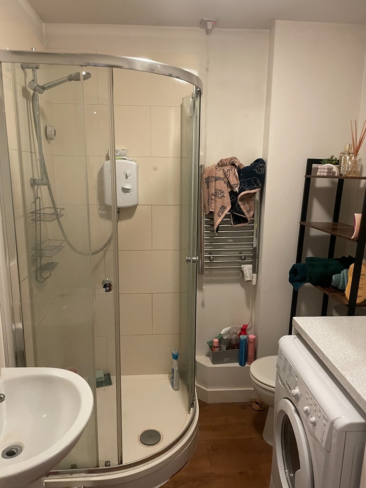 Tonbridge Studio Flat, The Bank House, TN9 To Rent Now for £700.00 p/m