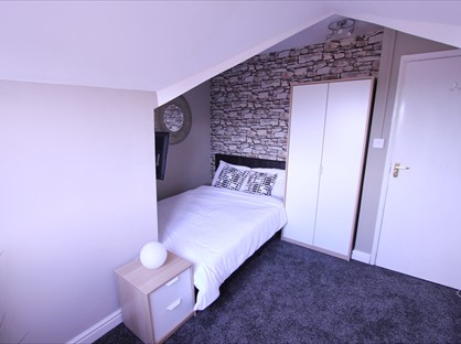 Room in a Shared House, Manor St., NG2
