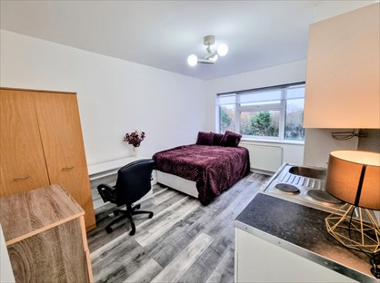 Studio Flat, Sunny Gardens Parade, NW4