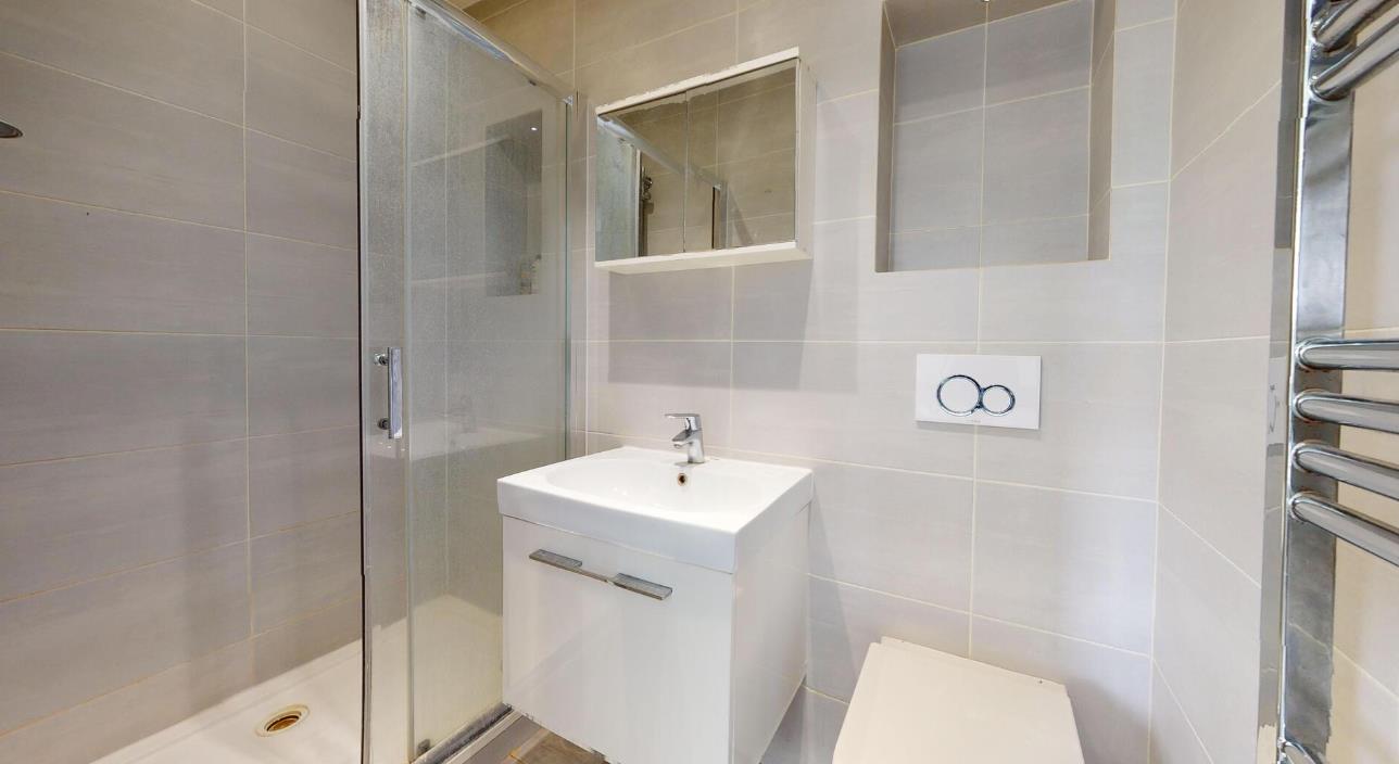 London Studio Flat, Kilburn High Road, NW6 To Rent Now for £1,350.00 p/m